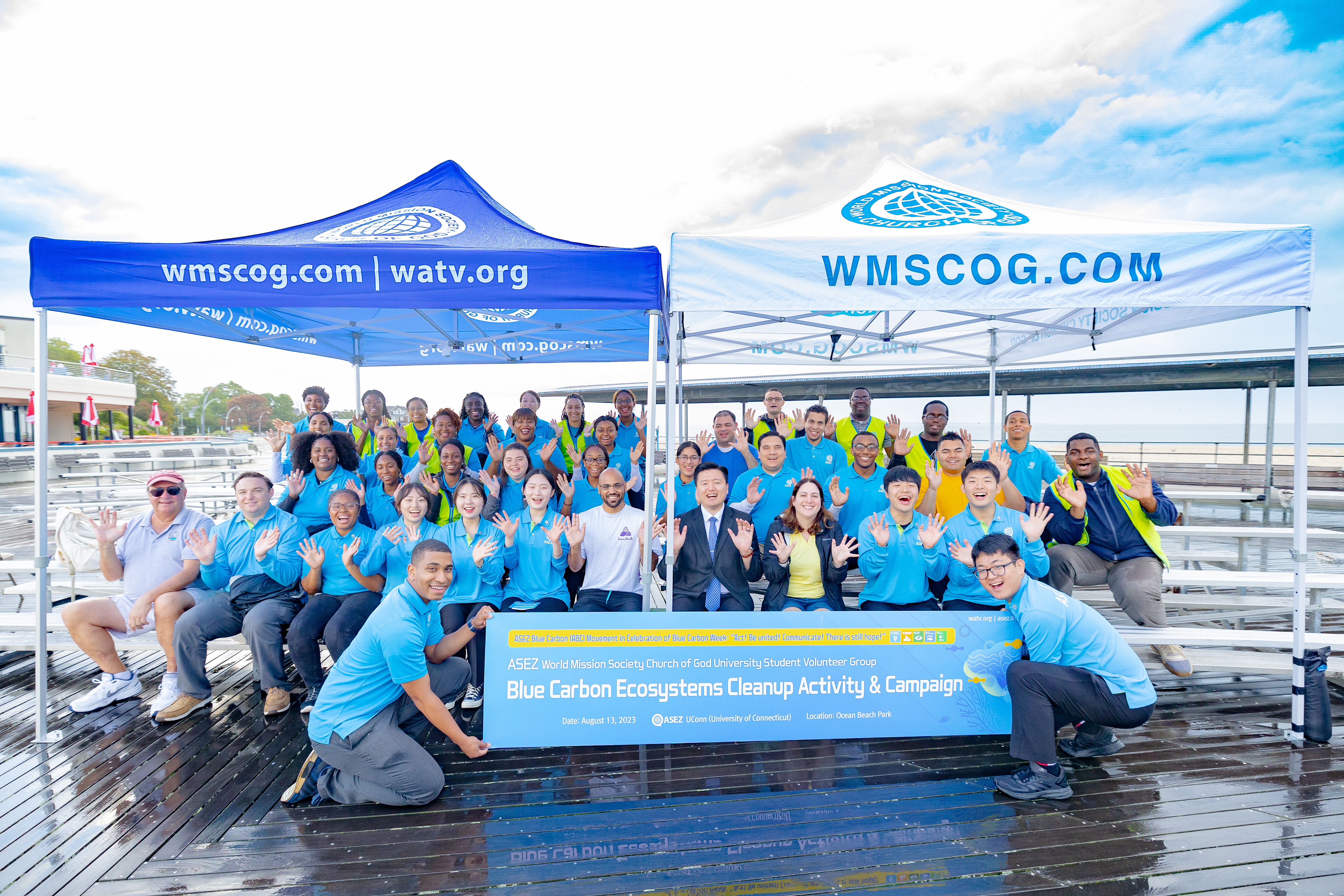 Group photo with volunteers