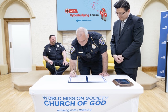 Middletown Police officers sign MOUs to partner with ASEZ to reduce crime.